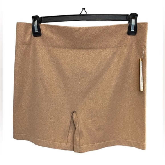 SKIMS SOFT SMOOTHING SEAMLESS LUREX SHORT - Picture 1 of 3